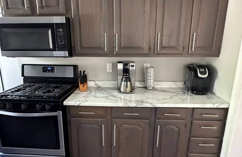 Huron House | Large 5BR Home Sleeps 16! Hot Tub!