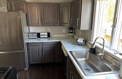 Huron House | Large 5BR Home Sleeps 16! Hot Tub!