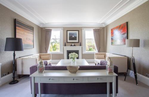 Glasgow House | Large and luxurious country home near Glasgow