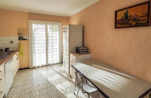 Nissan-lez-Enserune Apartment | Large and practical vacation apartment with a large terrace in Nissan-lez-Enserune.