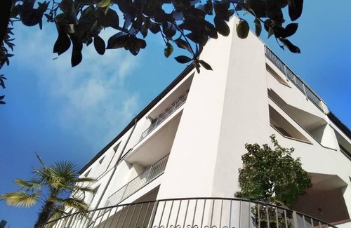 Desenzano del Garda Apartment | Large apartment with terrace