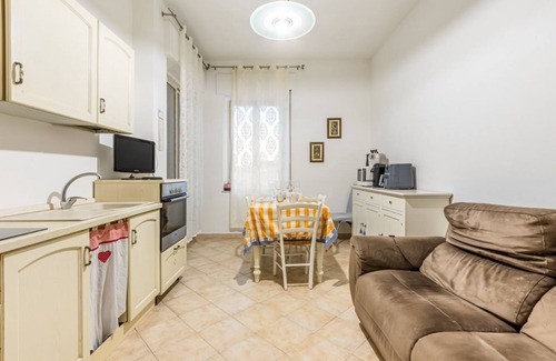 Monserrato Apartment | Large apartment of 90 sqm located on the second floor of a building WITHOUT elevator (stairs to access), can accommodate up to 5 people.The property is located in the center of Monserrato, served by all the main services: bars, restaurants, pharmacies an