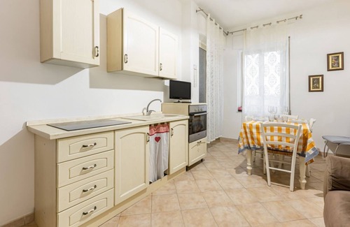 Monserrato Apartment | Large apartment of 90 sqm located on the second floor of a building WITHOUT elevator (stairs to access), can accommodate up to 5 people.The property is located in the center of Monserrato, served by all the main services: bars, restaurants, pharmacies an