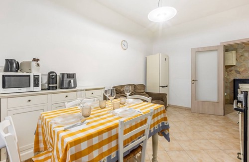 Monserrato Apartment | Large apartment of 90 sqm located on the second floor of a building WITHOUT elevator (stairs to access), can accommodate up to 5 people.The property is located in the center of Monserrato, served by all the main services: bars, restaurants, pharmacies an