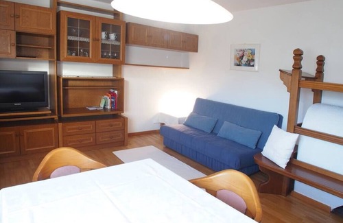 Brunico Apartment | Large appartment with garden and terrace by Tamanhof