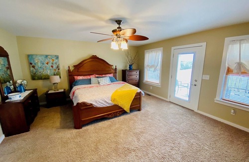 Chaplin Other | Large Bourbon Trail Farmhouse – Hot Tub, Gift shop, Driving Range & Animals