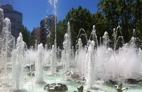 Les Platanes Apartment | Large bright apartment - beside park.