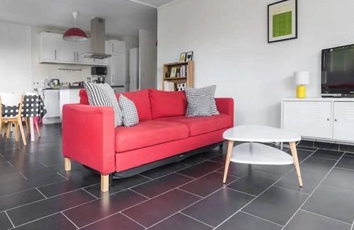 Le Verdon-sur-Mer Apartment | Large bright holiday apartment, near beach