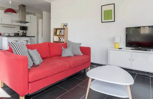 Le Verdon-sur-Mer Apartment | Large bright holiday apartment, near beach