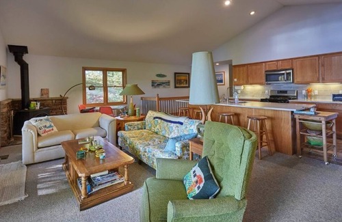 South Haven House | Large Cabin on Lake Sylvia with Tiki Hut