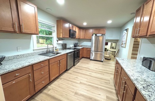 Southwest Raleigh House | Large Cary Family Home-3 King Beds, Fenced Yard, 3 full bathrooms