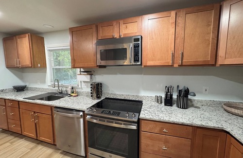 Southwest Raleigh House | Large Cary Family Home-3 King Beds, Fenced Yard, 3 full bathrooms