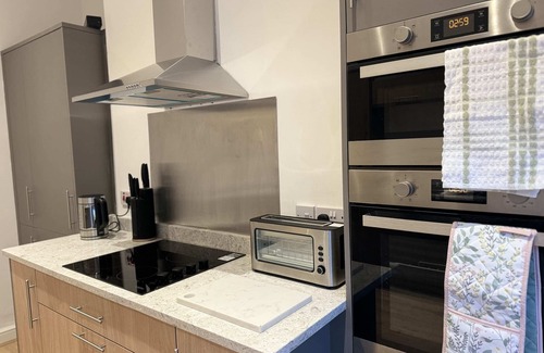 Liverpool House | Large central modern house w/parking, 5 big bedroom, FREE Parking, Outdoor space