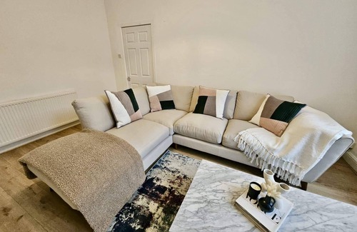 Liverpool House | Large central modern house w/parking, 5 big bedroom, FREE Parking, Outdoor space