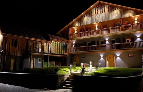 Le Petit-Bornand-les-Glieres Ski Chalet | Large chalet with Jacuzzi, Billiards, Sauna, Hammam - 12 people max.