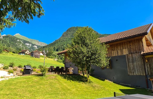 Le Petit-Bornand-les-Glieres Ski Chalet | Large chalet with Jacuzzi, Billiards, Sauna, Hammam - 12 people max.
