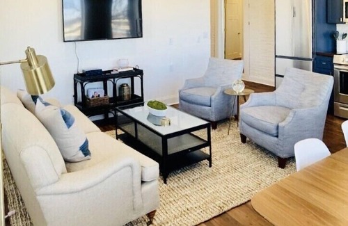 West Main Historic District Apartment | Large, Charming historic flat, Downtown/Bourbon trail/Yum Center