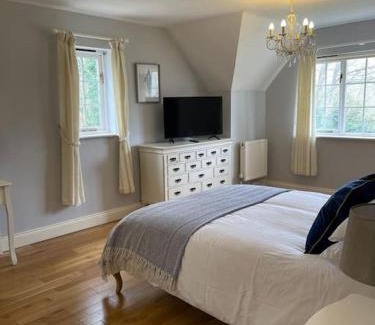 Holworth House | Large coastal cottage, private indoor pool, hut tub, sauna and steam pod