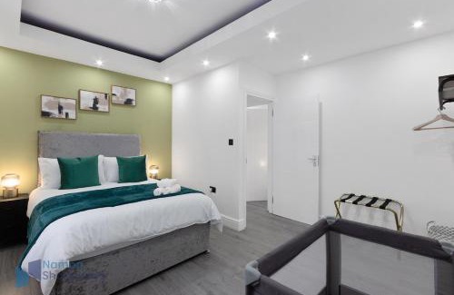 Coulsdon West House | Large Comfy 4 Bedroom House, Ideal for Workers, FREE Parking