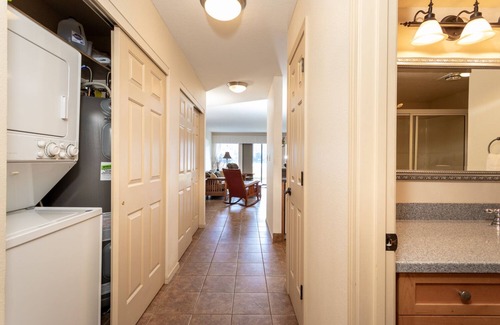 Bigfork Condo | Large condo w/fireplace & water access/views - Marina Cay Bayside