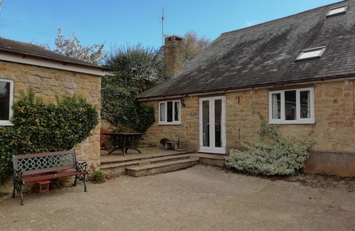 West Milton Cottage | Large, cosy Self Catering Cottage Set In Beautiful Countryside. Pet friendly