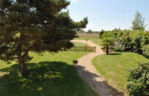 Azay-sur-Cher Cottage | Large cottage for 10, garden and fireplace near Tours