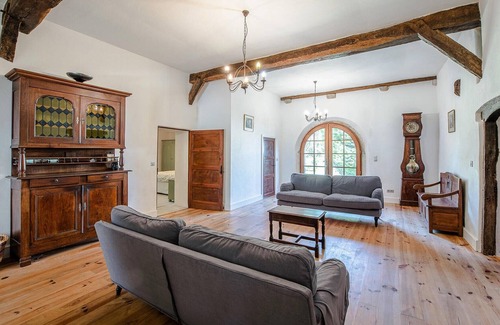 Auterrive House | Large cottage with beautiful garden.