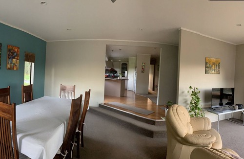 Katikati House | Large country house on orchard close to hot pools; bush walks and Waihi beach.