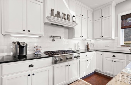 Columbia City Cottage | Large Craftsman Style Lake House for All Seasons + Sleeps 10