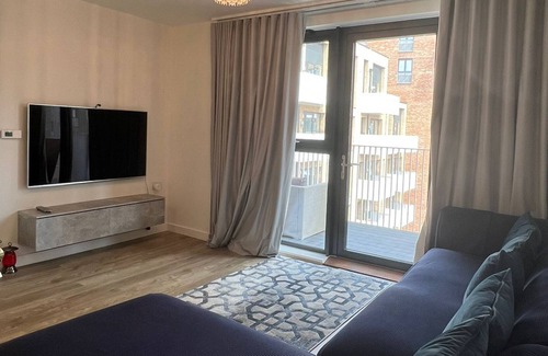 Park Royal Apartment | Large En-suite in Shared Apartment