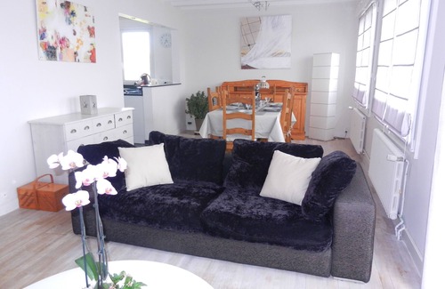 Plerin House | Large family home and comfortable near shops and beach