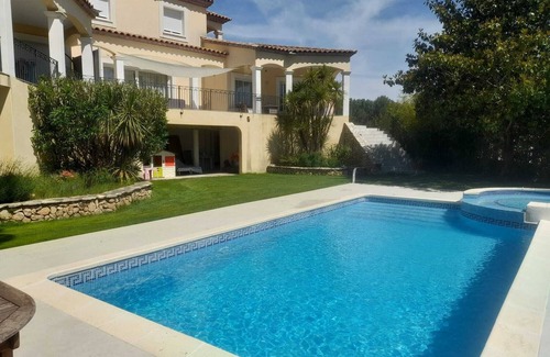 Grabels House | Large family home