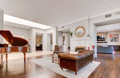 Poway House | Large family paradise + pool house