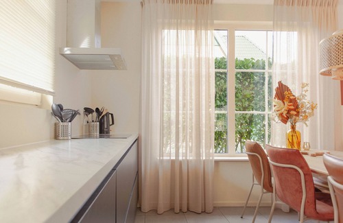 Makkum Cabin | Large group villa with a sauna, a whirlpool, and five bedrooms at the luxurious Beach Resort Makkum by the IJsselmeer.