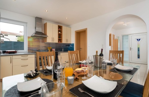 Musalez House | Large heated pool, sauna, jacuzzi, charging station for electric vehicles 22kW