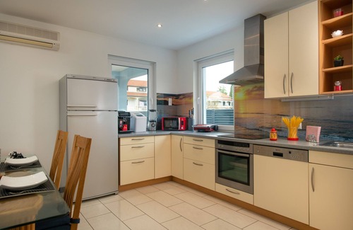 Musalez House | Large heated pool, sauna, jacuzzi, charging station for electric vehicles 22kW