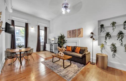 Center City West Apartment | Large Historical Center City 1BR that Sleeps 4