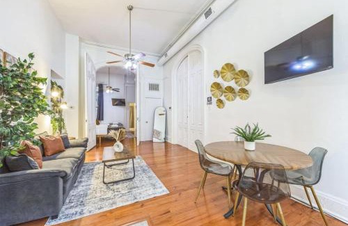 Center City West Apartment | Large Historical Center City 1BR that Sleeps 4