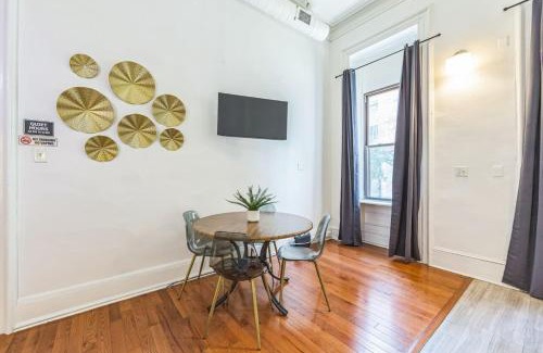 Center City West Apartment | Large Historical Center City 1BR that Sleeps 4