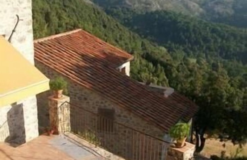 Tortorella Apartment | Large holiday flat with roof terrace and sea view