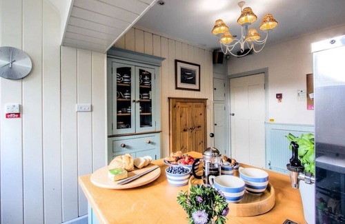 West Looe House | Large holiday home (sleeps 20) sea & panoramic views, & free parking