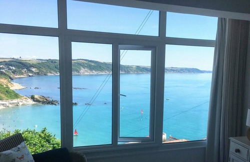 West Looe House | Large holiday home (sleeps 20) sea & panoramic views, & free parking