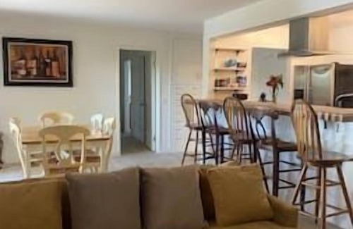 West Mesa House | Large home, 4Bdrms, parking. 1 block Mall, near Park-Ocean steps, 5 min Dwntn SB