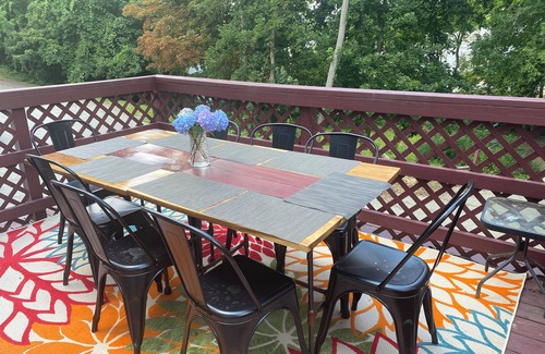 Greenfield House | Large Home in Greenfield Sleeps 8, w/4 bedrooms & 3 baths