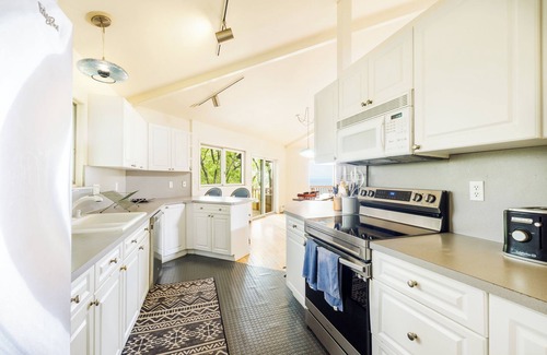 Baiting Hollow House | Large home with wraparound ocean views