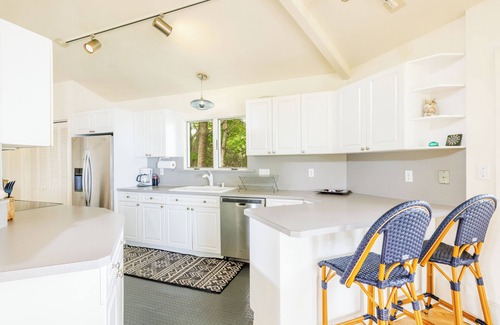 Baiting Hollow House | Large home with wraparound ocean views