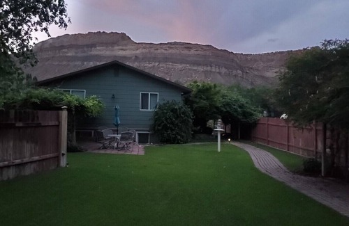 Palisade House | Large House alongside the River w/Beautiful Views & well-appointed interior.