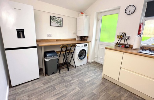 Harrogate House | Large House|Contractors|Families|Big Discountsn