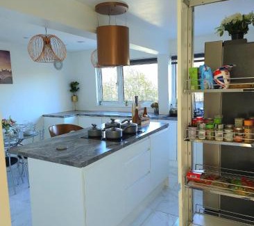 Chatham Apartment | Large House, Home for Contractors- Park Free