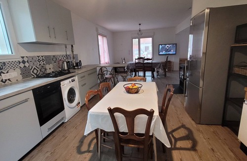 LʼIle-dʼOlonne House | LARGE HOUSE ON ENCLOSED WOODED GROUNDS OF 1200M2. PETS ALLOWED